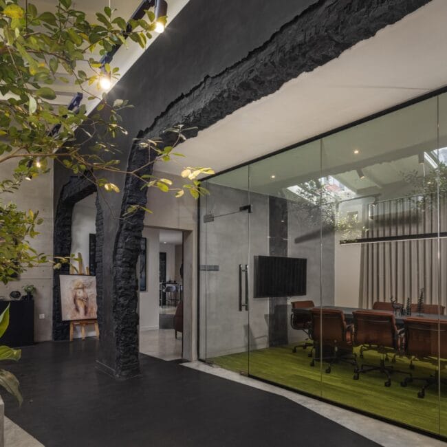 BLACK MEETING ROOM-2 (Large)