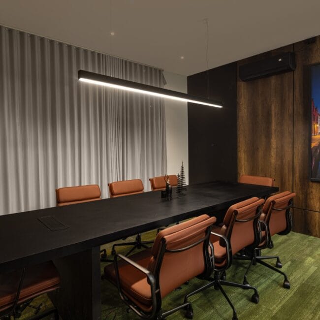 BLACK MEETING ROOM (Large)